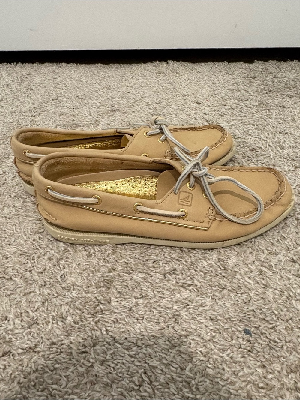Sperry Women's Tan Boat Shoes with Contrasting Laces